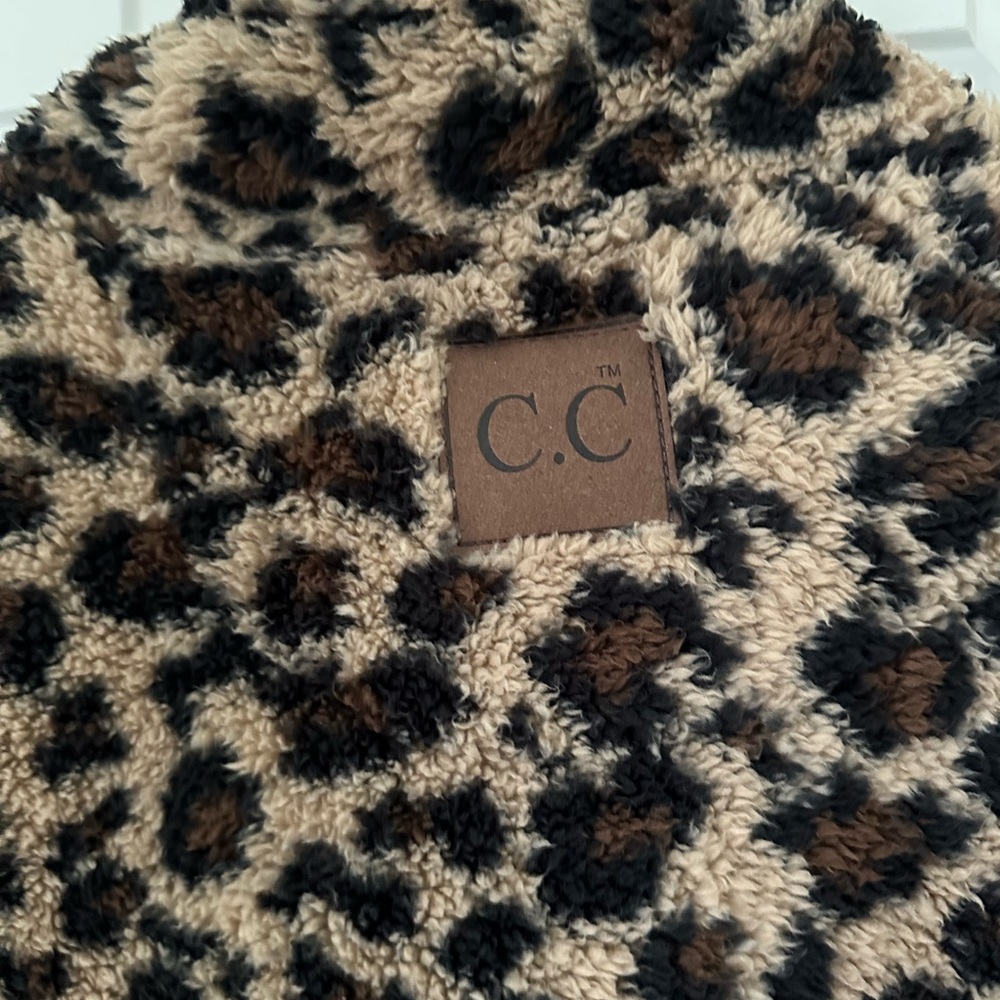 Woman’s Pullover - Picture 5 of 5